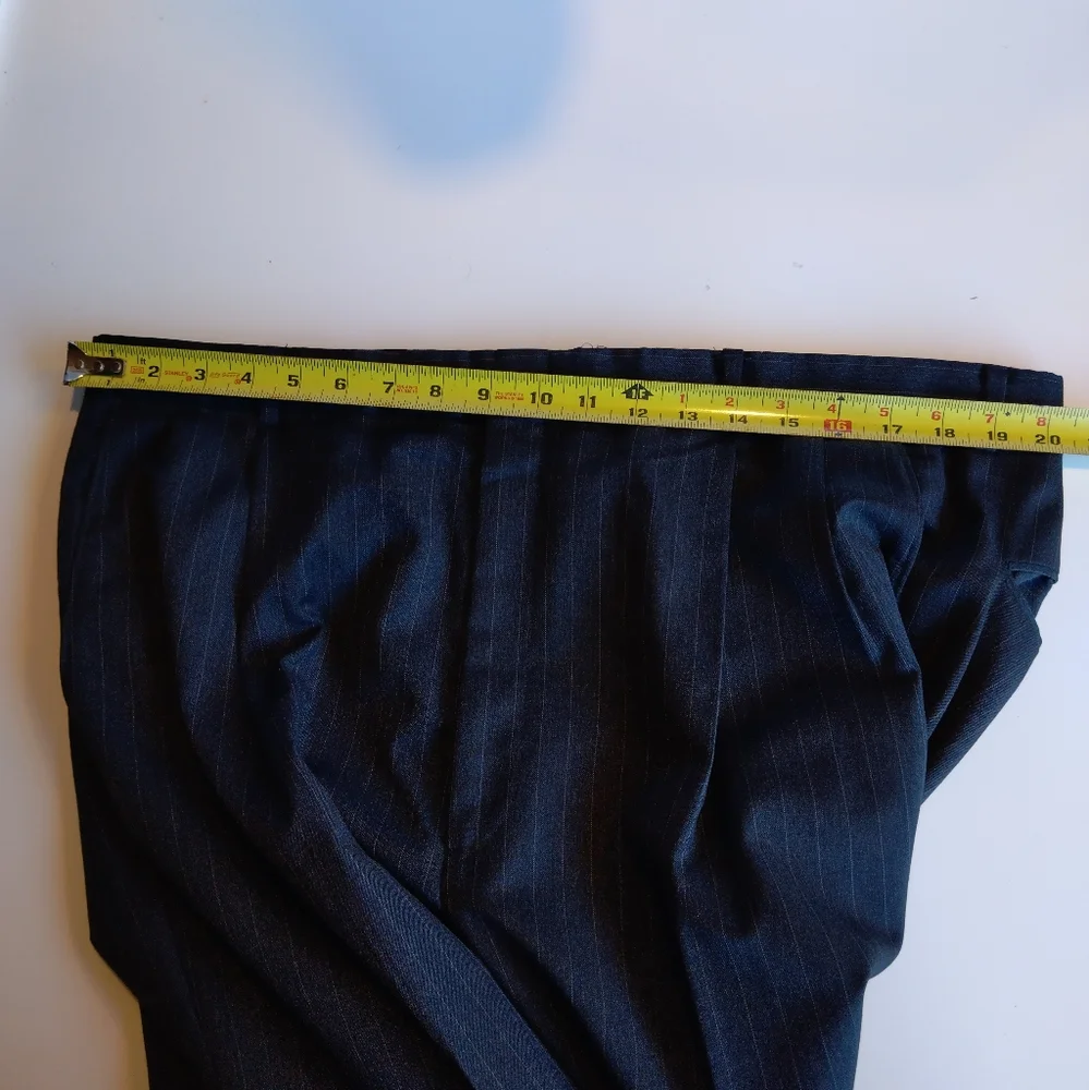 Suits - Picture 3 of 10